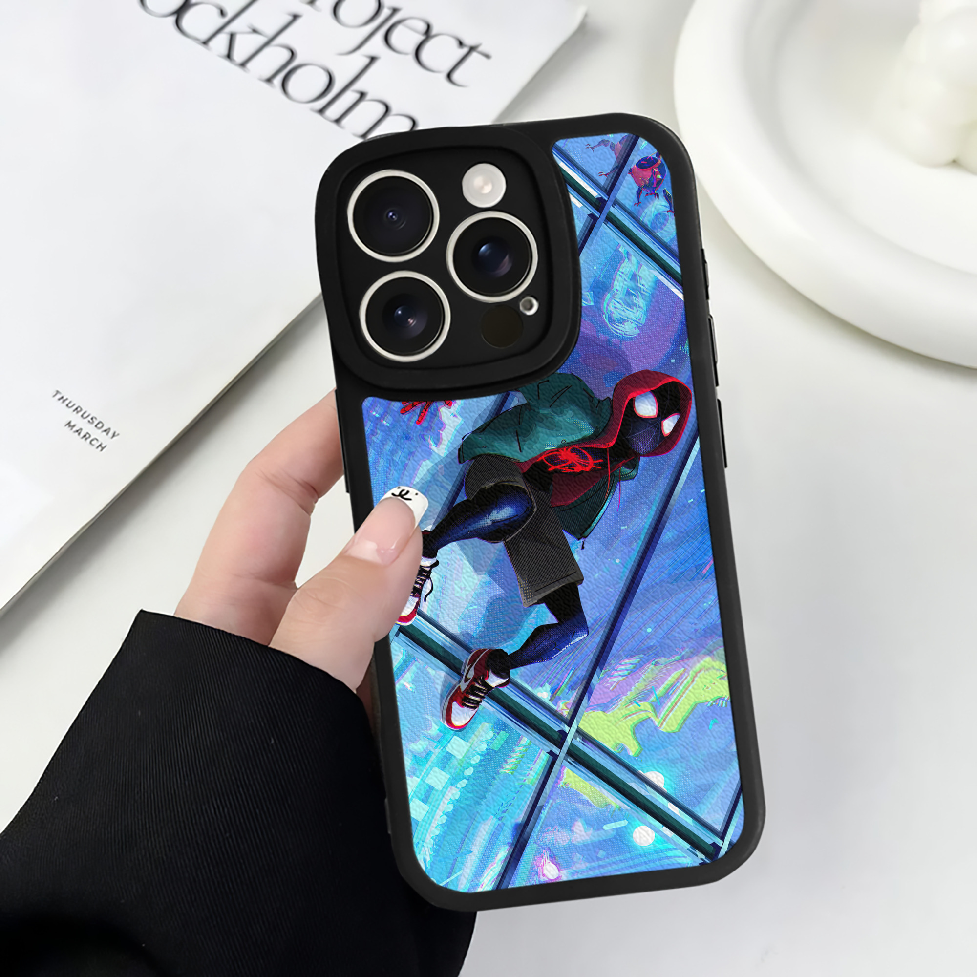 Spider Man スパイダーマン 【iPhone 16シリーズ対応】シリコンスマホケース（レザー調） 材質：シリコン